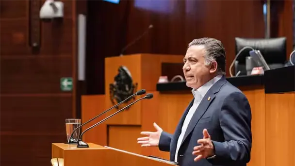 Morena exige a Enrique Inzunza solicitar licencia en el Senado tras dejar bancada