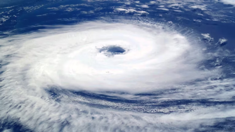Huracán Polo llegará a Sonora con lluvias fuertes y vientos tras debilitarse