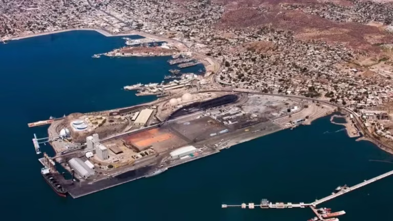 Gobierno federal cede 36 hectáreas en Bahía Catalina a Amigo LNG para terminal de gas