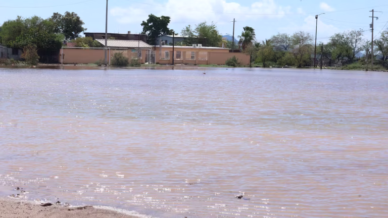 Lluvias intensas provocan inundaciones y bloqueos en Empalme y Guaymas