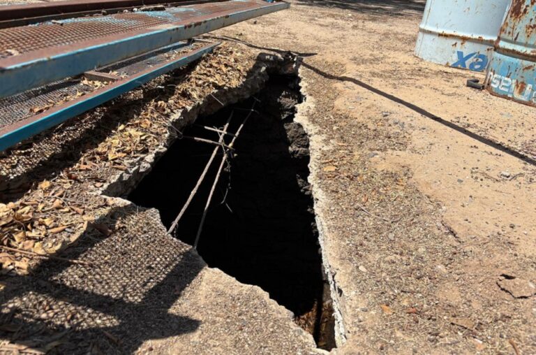 Socavón bajo kínder Arcoíris en Hermosillo sigue creciendo y pone en riesgo a niños