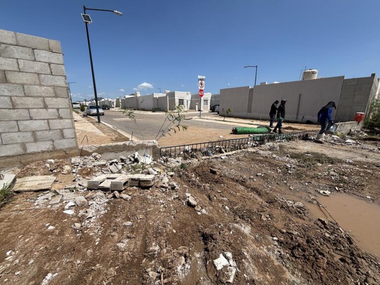 Reconstruyen tramo de barda colapsada en cerrada Boreal tras intensa lluvia en Hermosillo