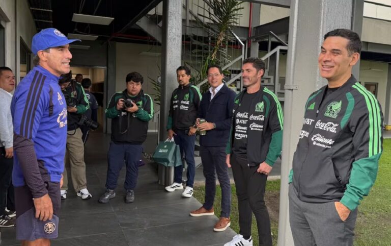 Rafael Márquez visita al Club América previo a su debut con la Selección Mexicana
