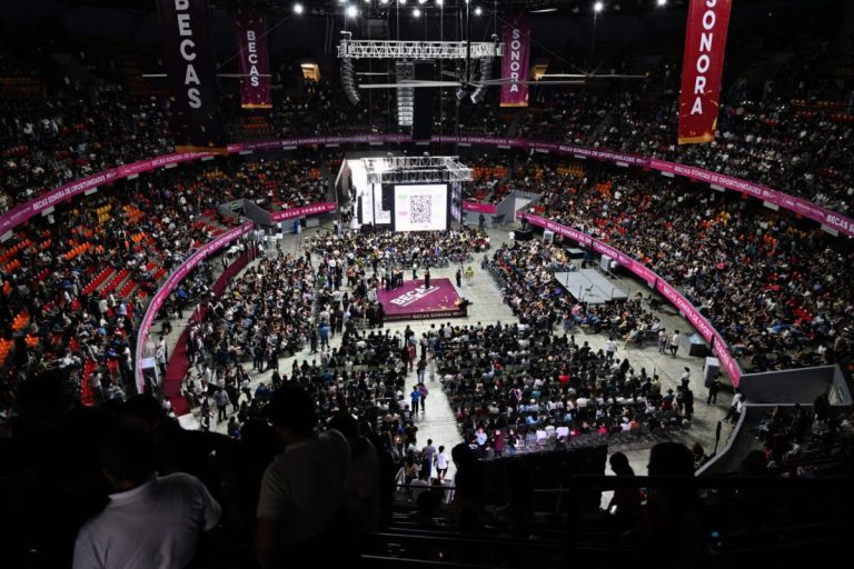 Gobierno de Sonora entrega más de 736 mil becas en cinco años para fortalecer la educación