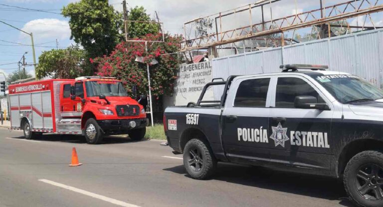 Incendio intencional moviliza a bomberos en casa de acumulador en Hermosillo