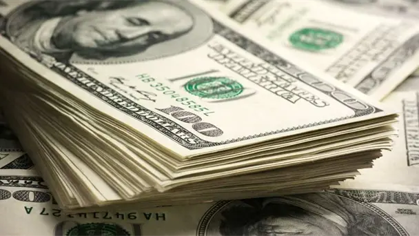 Peso mexicano se aprecia tras alza de tasas de la Fed y caída del petróleo