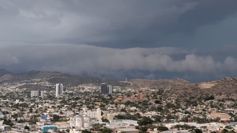 Aguacero causa afectaciones menores en Hermosillo y zonas cercanas