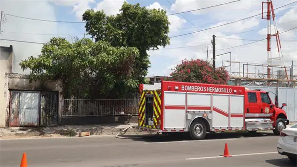 Bomberos controlan incendio en vivienda abandonada de colonia Olivares