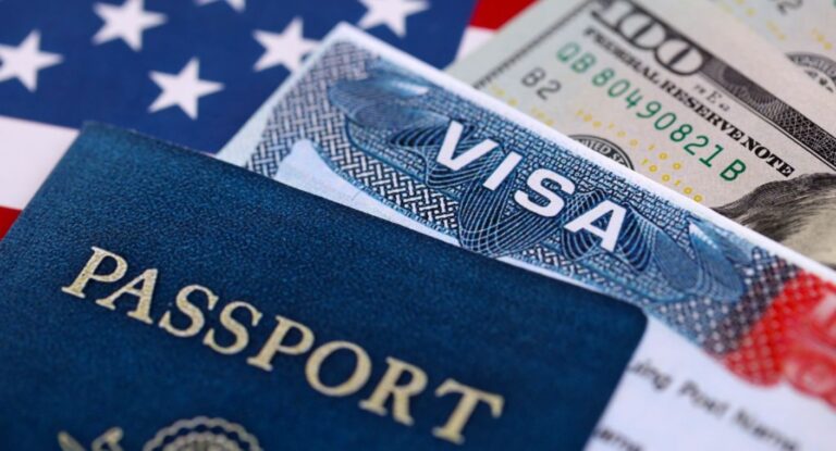 Juez federal aplaza nuevas restricciones migratorias para estudiantes y periodistas en EEUU