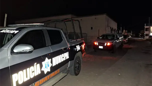 Hombre muere ahogado tras caer de acantilado en playa Los Manglares, San Carlos