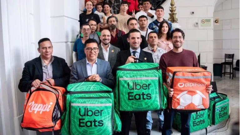 Presentan iniciativas para mejorar condiciones de repartidores en CDMX