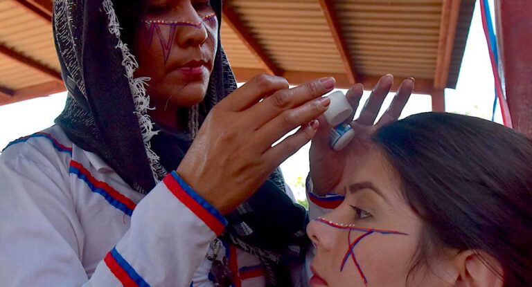 Mujeres indígenas en Sonora enfrentan brechas educativas y laborales persistentes
