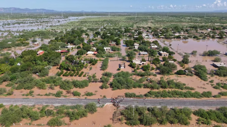 Sonora declara emergencia en 13 municipios por daños del huracán Polo