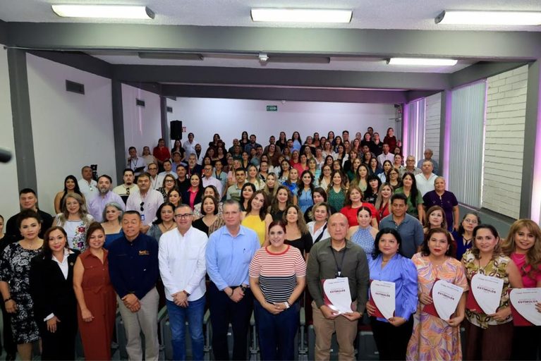 Reconocen a más de mil 400 trabajadores de apoyo educativo en Sonora