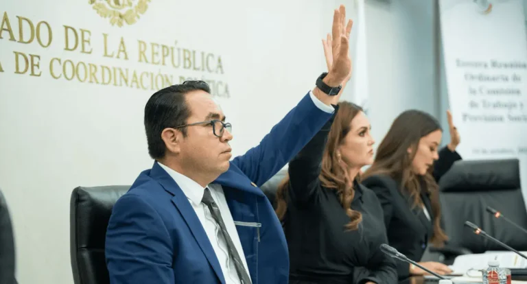Senador Heriberto Aguilar impulsa reforma para desconexión digital y transparencia salarial