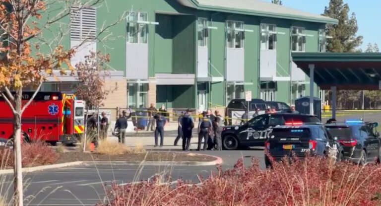 Tiroteo en escuela primaria de Oregon deja cuatro muertos, incluido el atacante