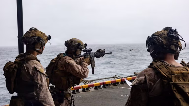 Estados Unidos envía tercer grupo de portaaviones y miles de militares a Medio Oriente
