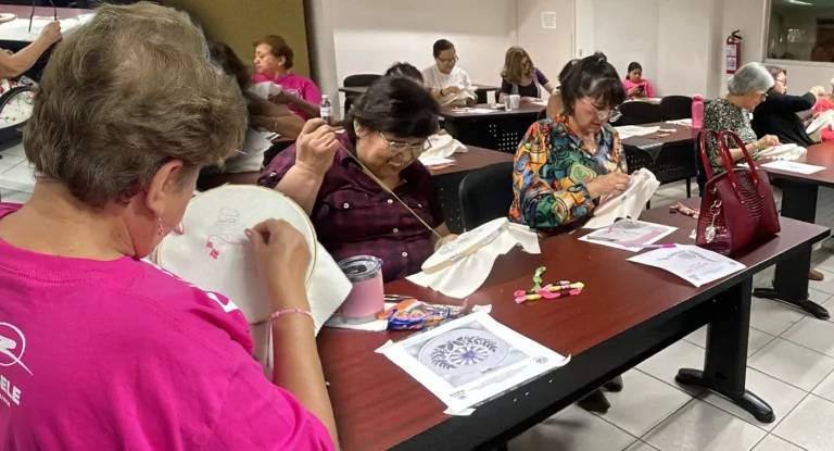 Taller de bordado en Hermosillo impulsa apoyo y prevención del cáncer de mama
