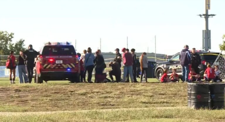 Atropellamiento en partido de futbol en Wichita deja dos muertos y 11 lesionados