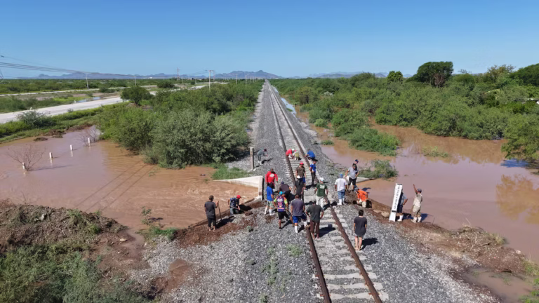 Huracán Polo provoca inundaciones y derrumbe de puente en comunidades de Sonora