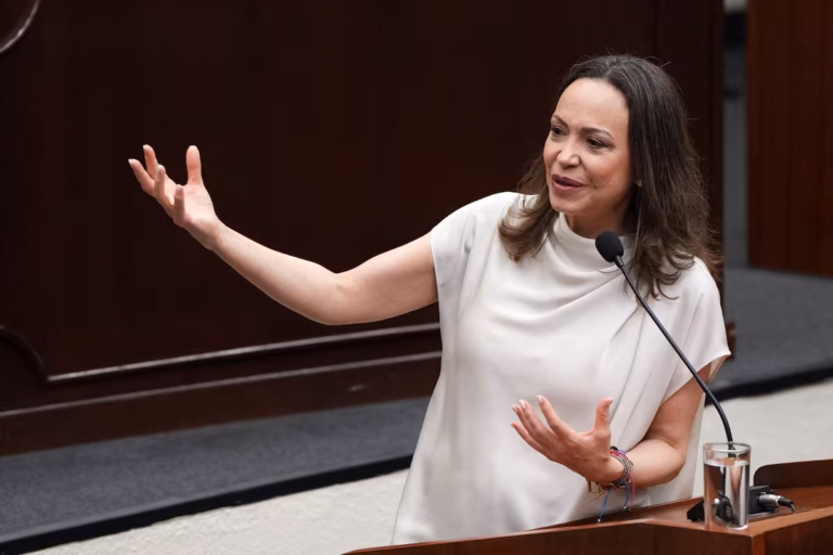 María Corina Machado regresa a Venezuela tras casi un año de exilio