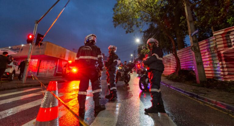 Policía brasileña rescata a 13 niños rehenes en escuela de Curitiba