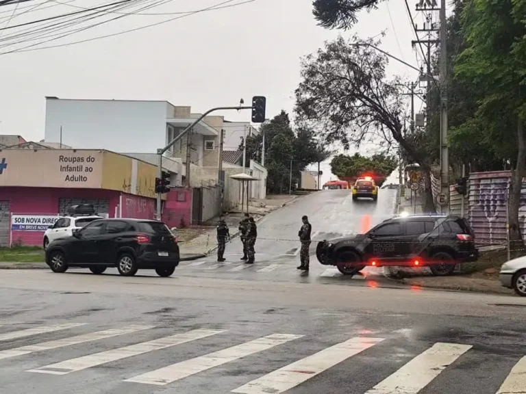 Hombre armado toma como rehenes a 13 niños en escuela de Curitiba, Brasil
