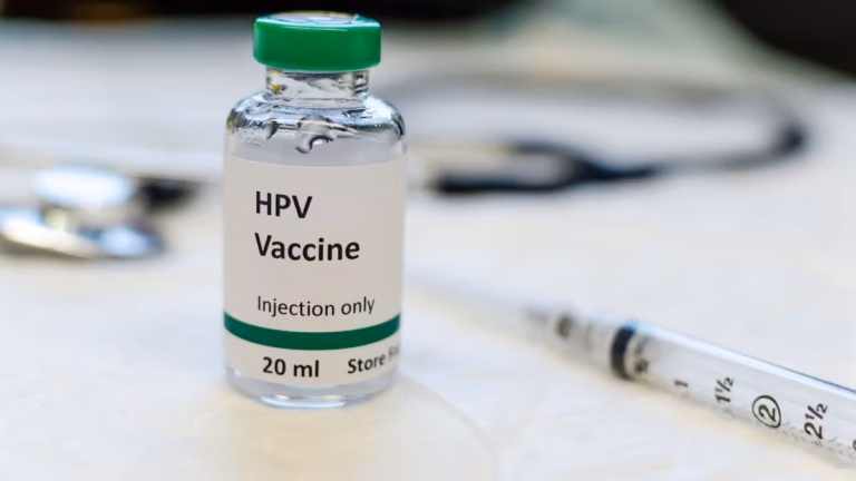 Arranca campaña nacional de vacunación gratuita contra el VPH en México