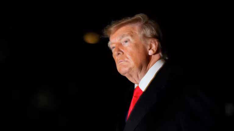 Donald Trump promete cheques de 5 mil dólares si los republicanos ganan el Congreso