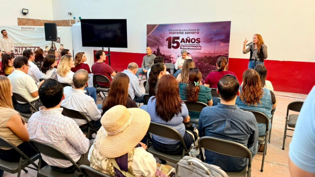 Lorenia Valles y Norberto Barraza durante la celebración por los 15 años de Morena en Hermosillo, Sonora.