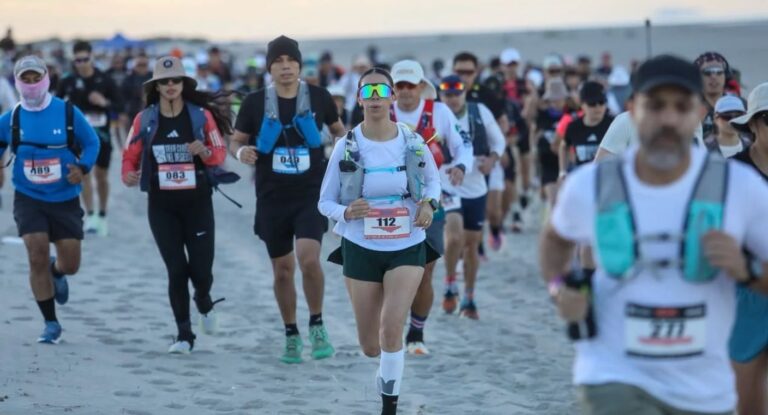 Más de 600 corredores de 13 países compiten en la Gran Carrera del Desierto 2026