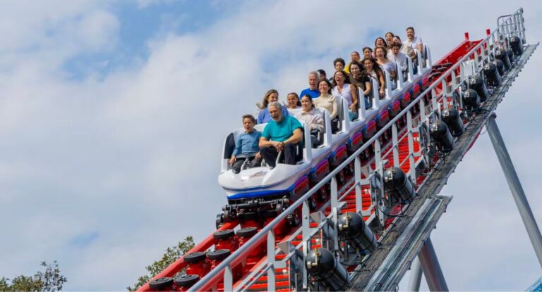Six Flags cierra temporalmente 10 montañas rusas tras muerte en Georgia
