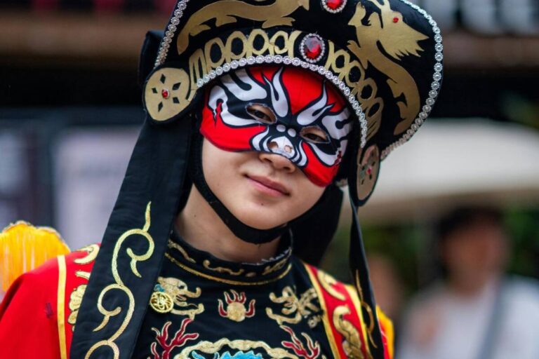 Exposición fotográfica mostrará trajes tradicionales de 56 etnias chinas en Hermosillo
